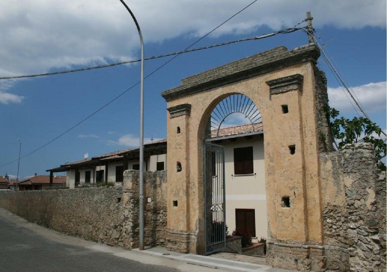 Le Case Del Carmine Con Giardino E Parcheggio A Тропея Экстерьер фото